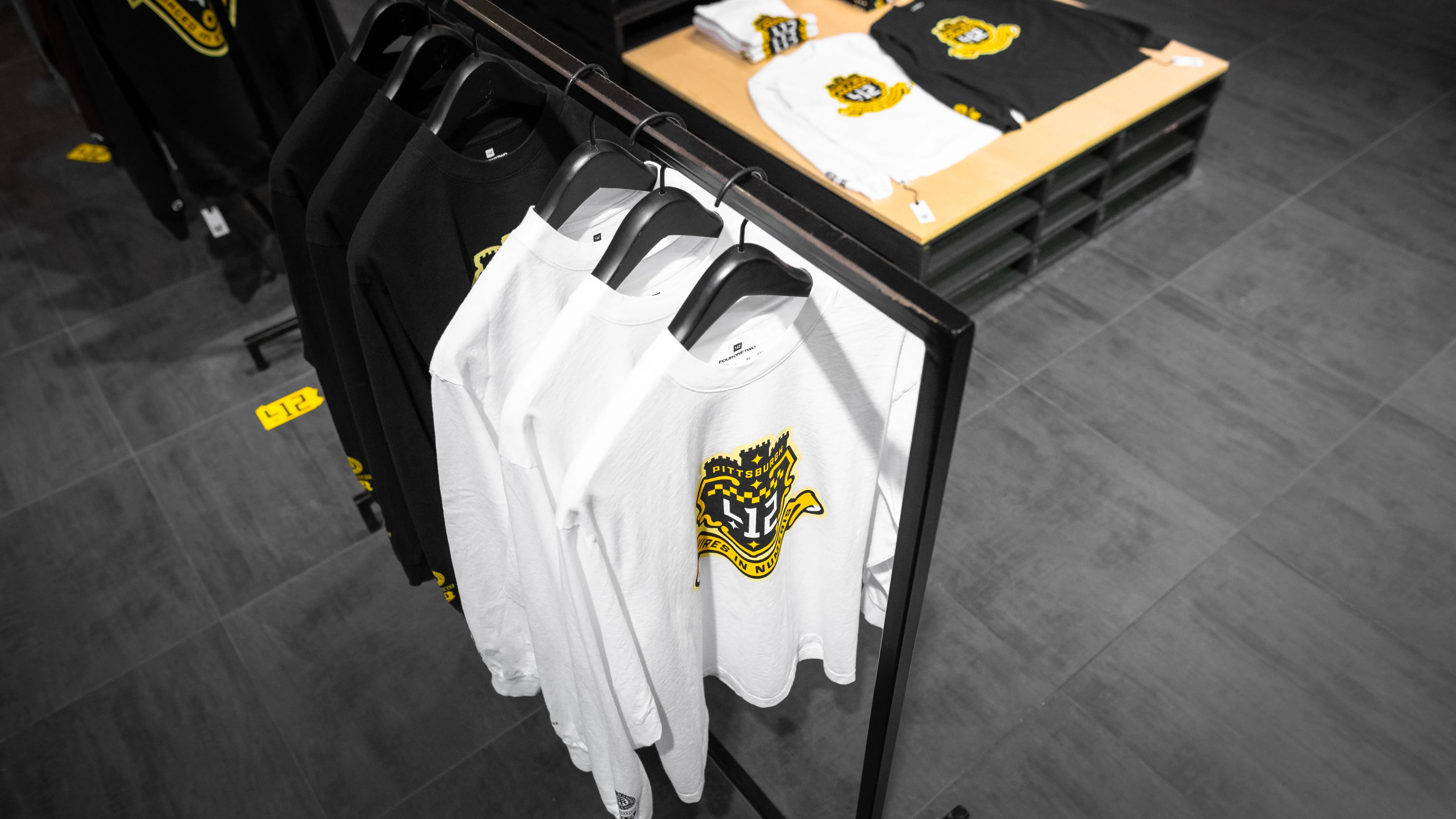 Casual Performance Heathered Fabric 412?/Todd Radom? LS Tee