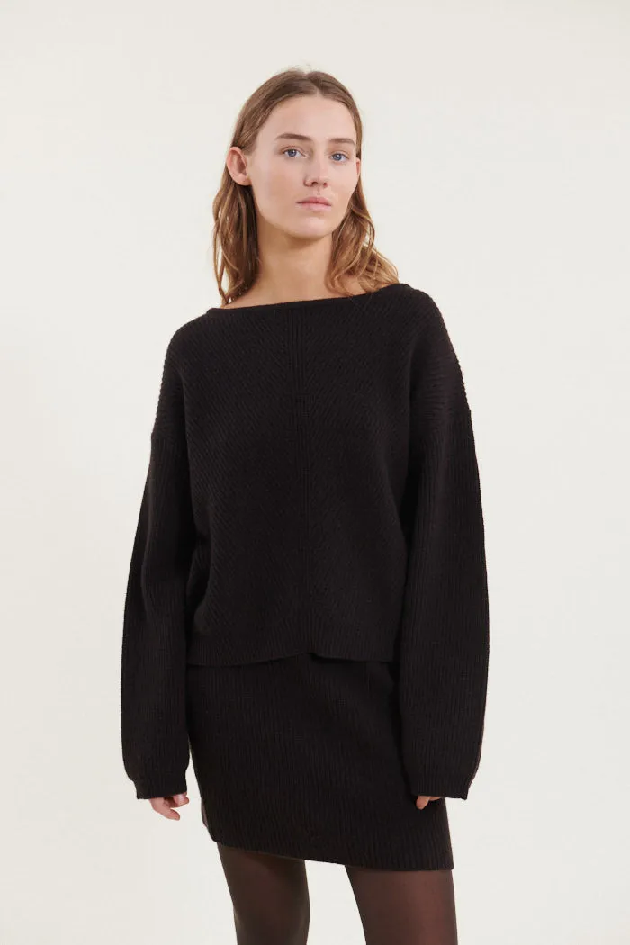 Lise Scoop Neck - Chocolate torte Sustainable production Wind Block