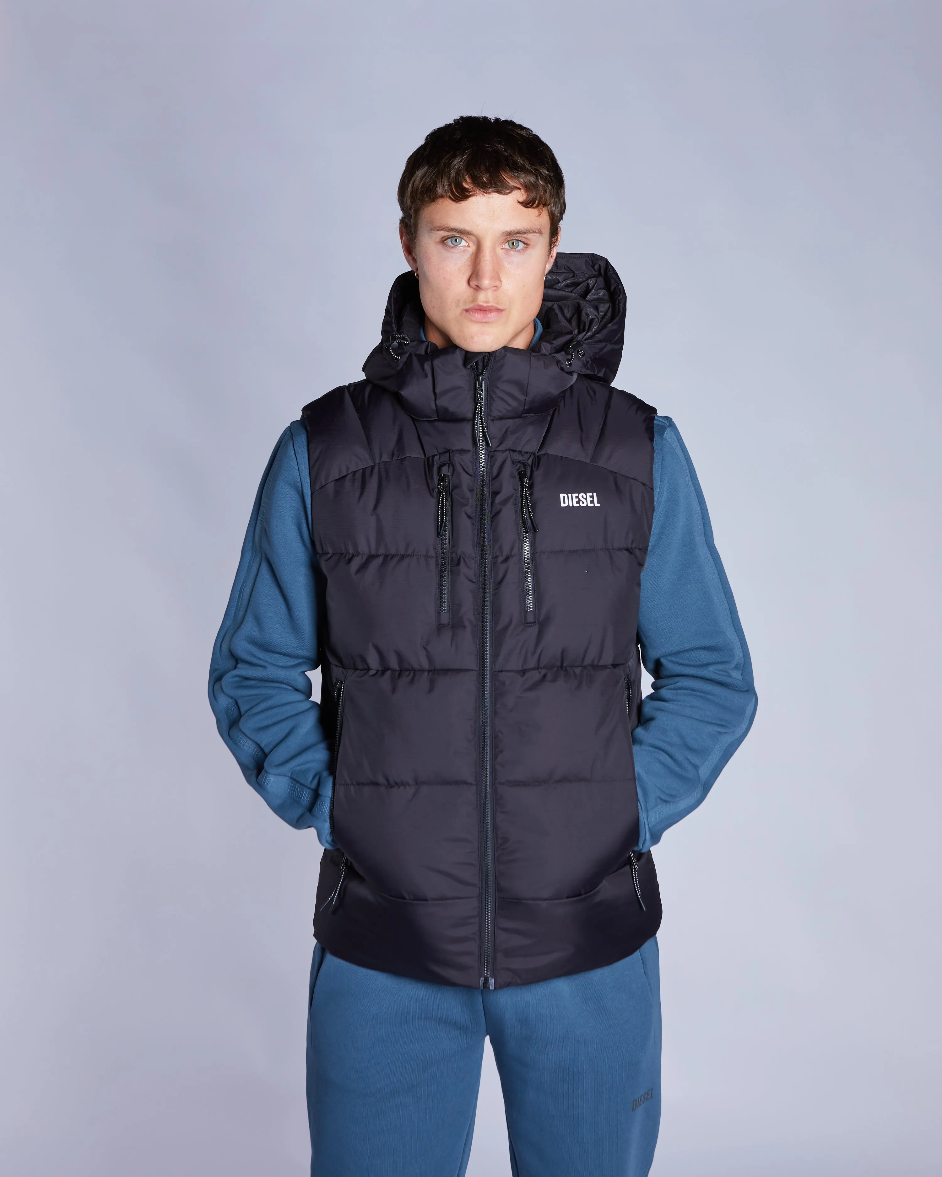 Smooth Zipper Glides Sealed Seam Construction Beno Gilet New Black