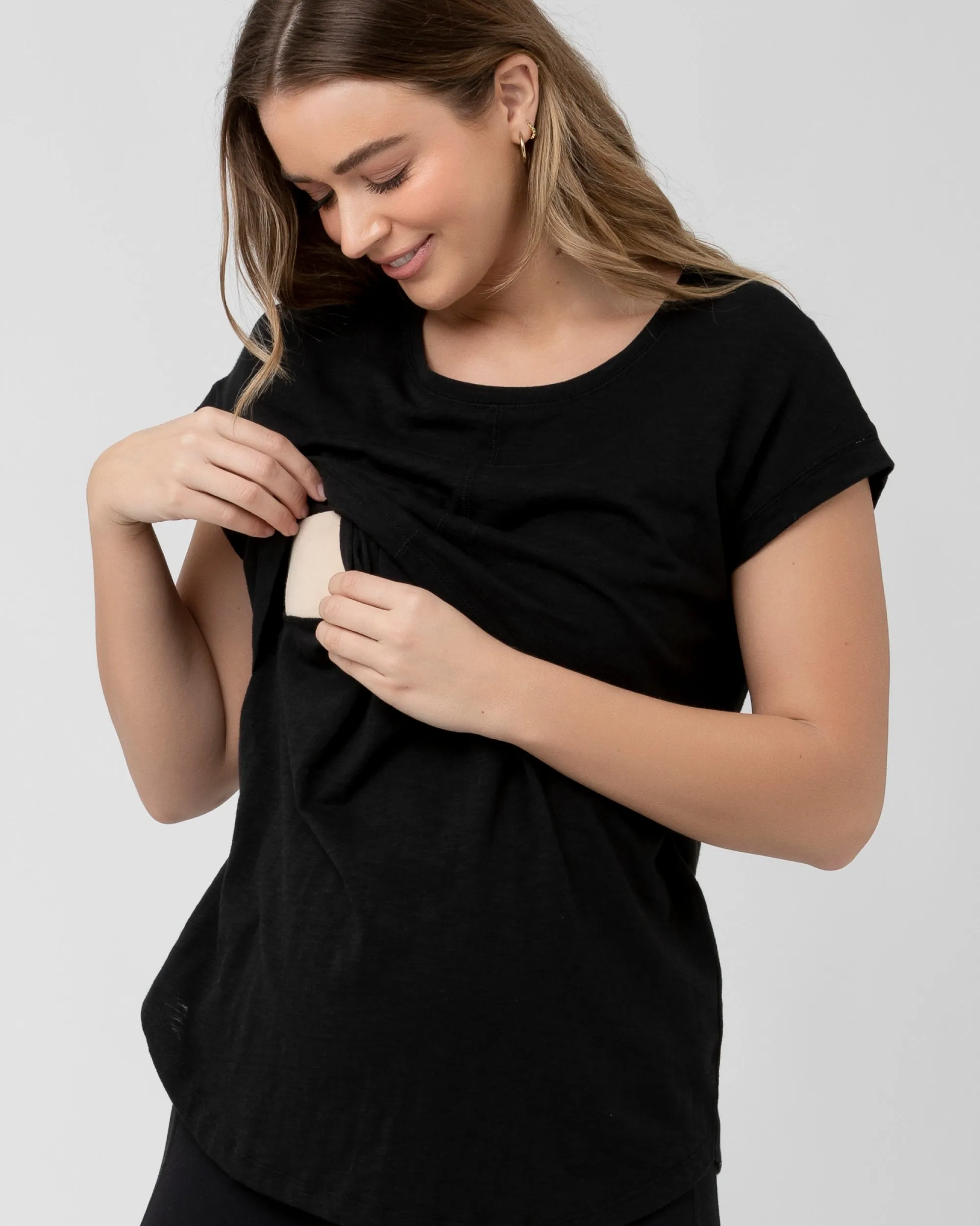 cross front Richie Nursing Tee Black