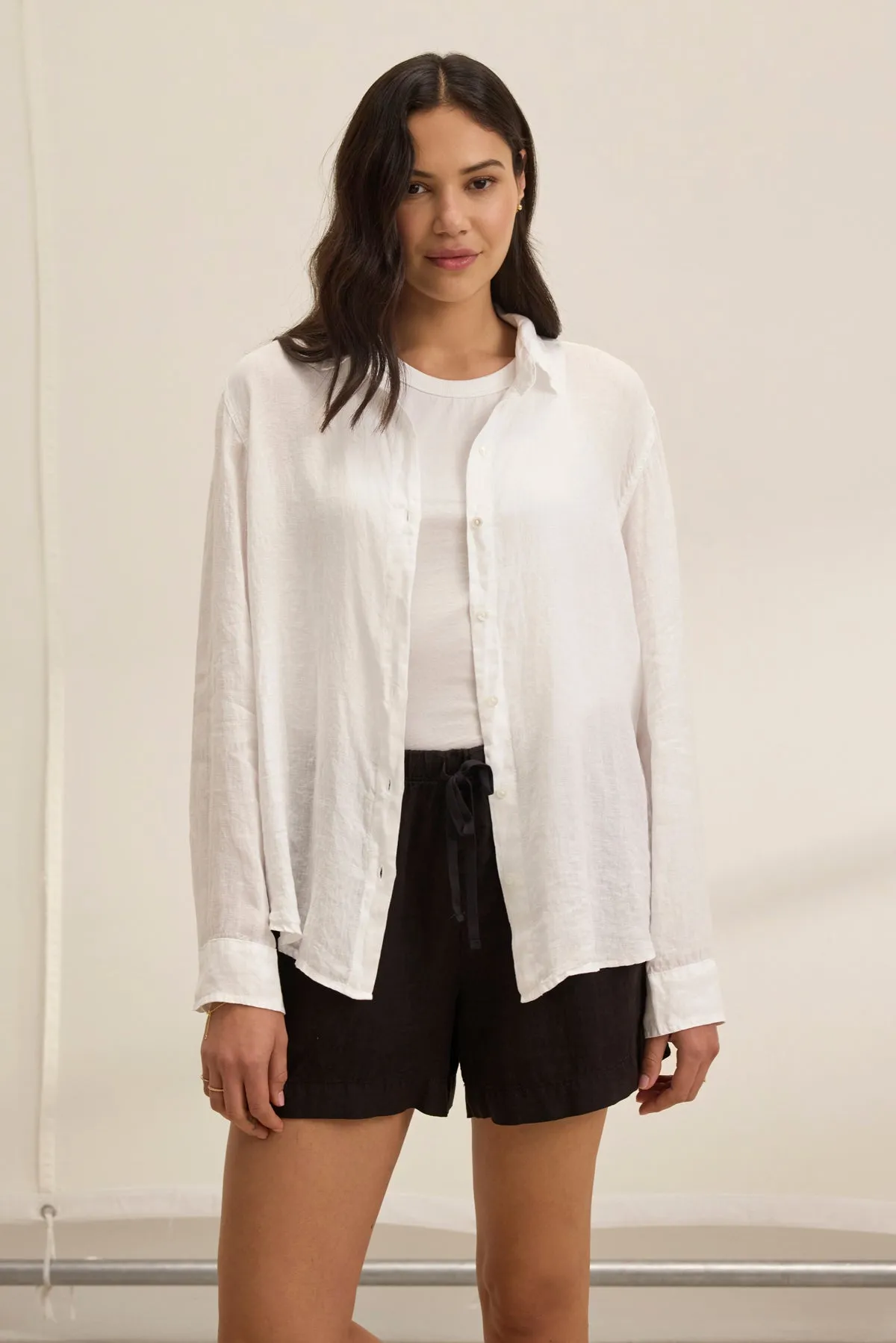 Double Stitched Hems Non Restrictive Armhole SISI LINEN SHIRT