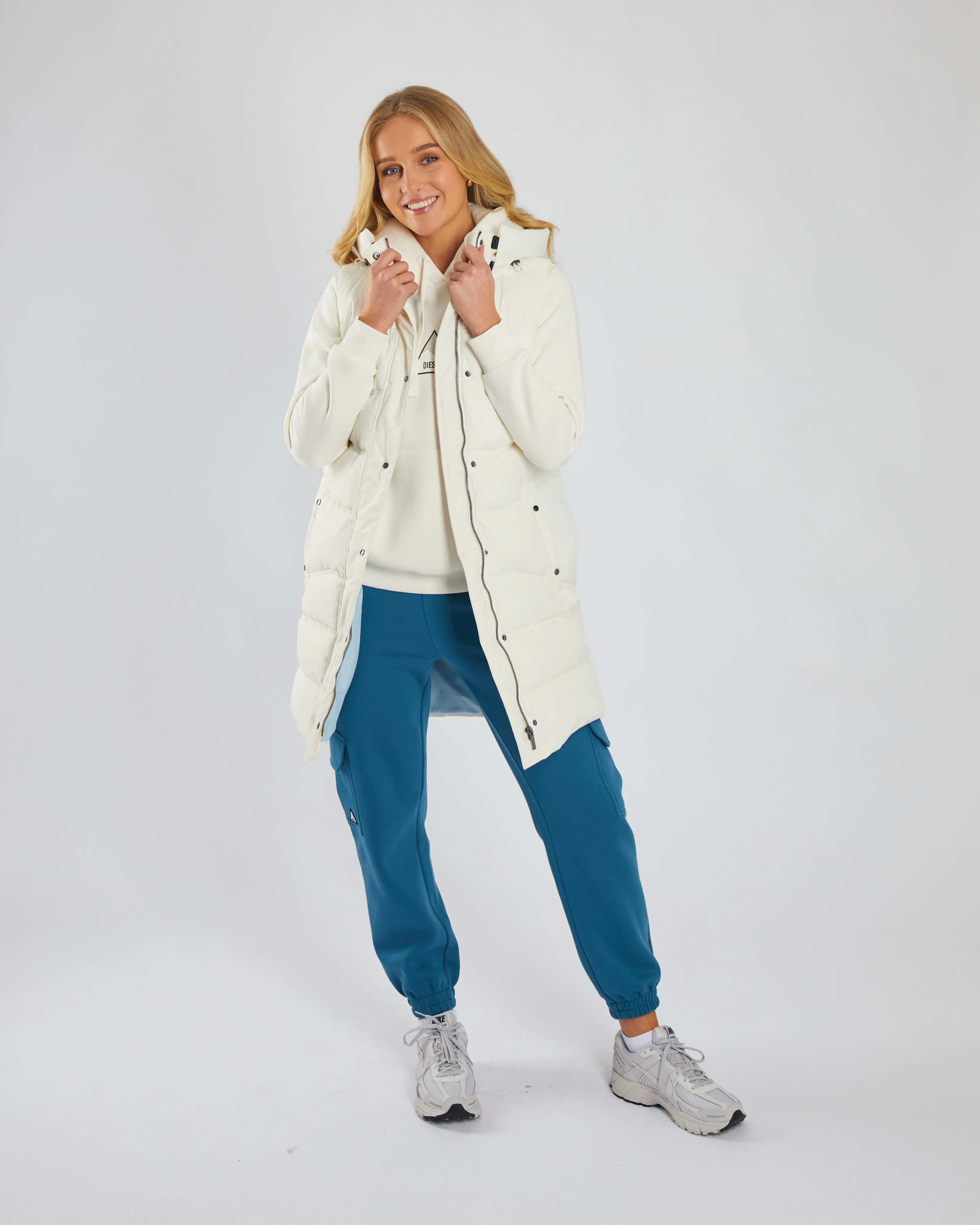 Bena Gilet Powder White Elegant Styling Durable Stitching