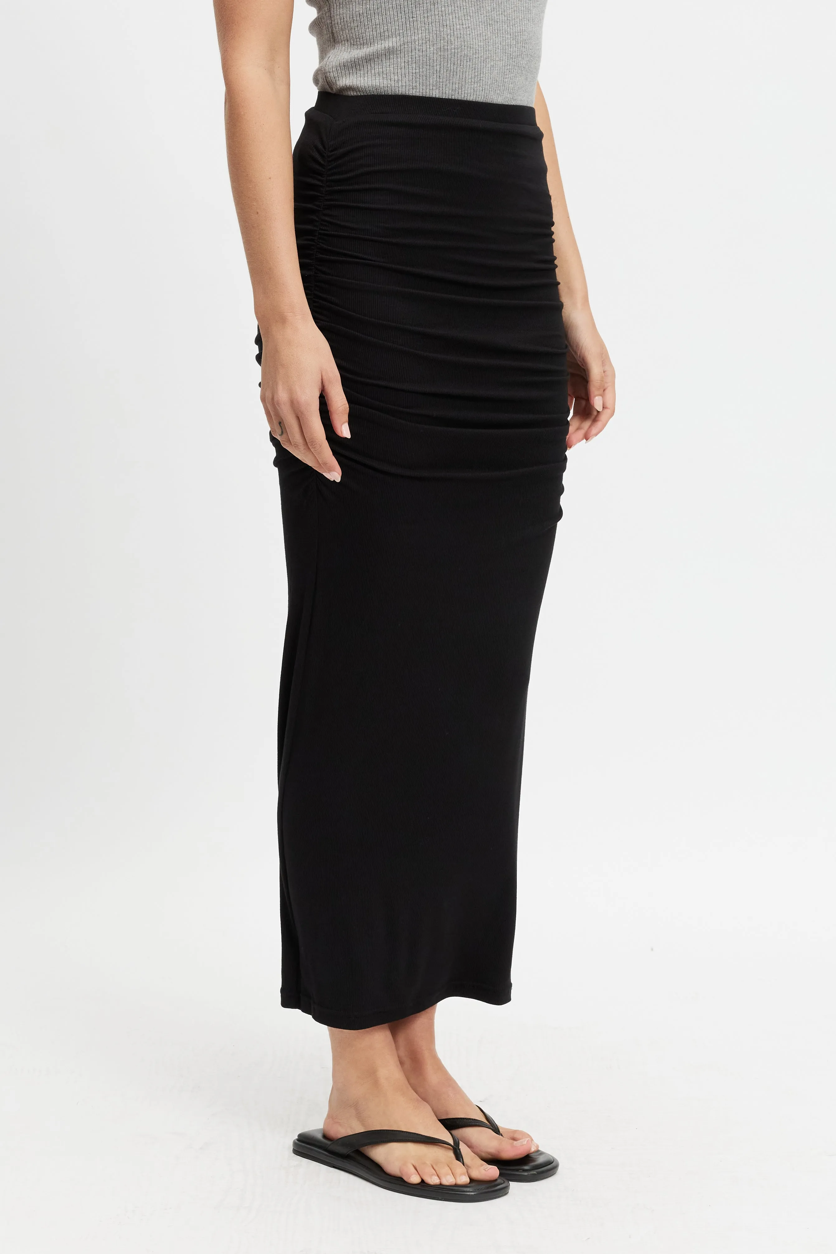 Ari Ruched Rib Midi Skirt - Black easy access bra