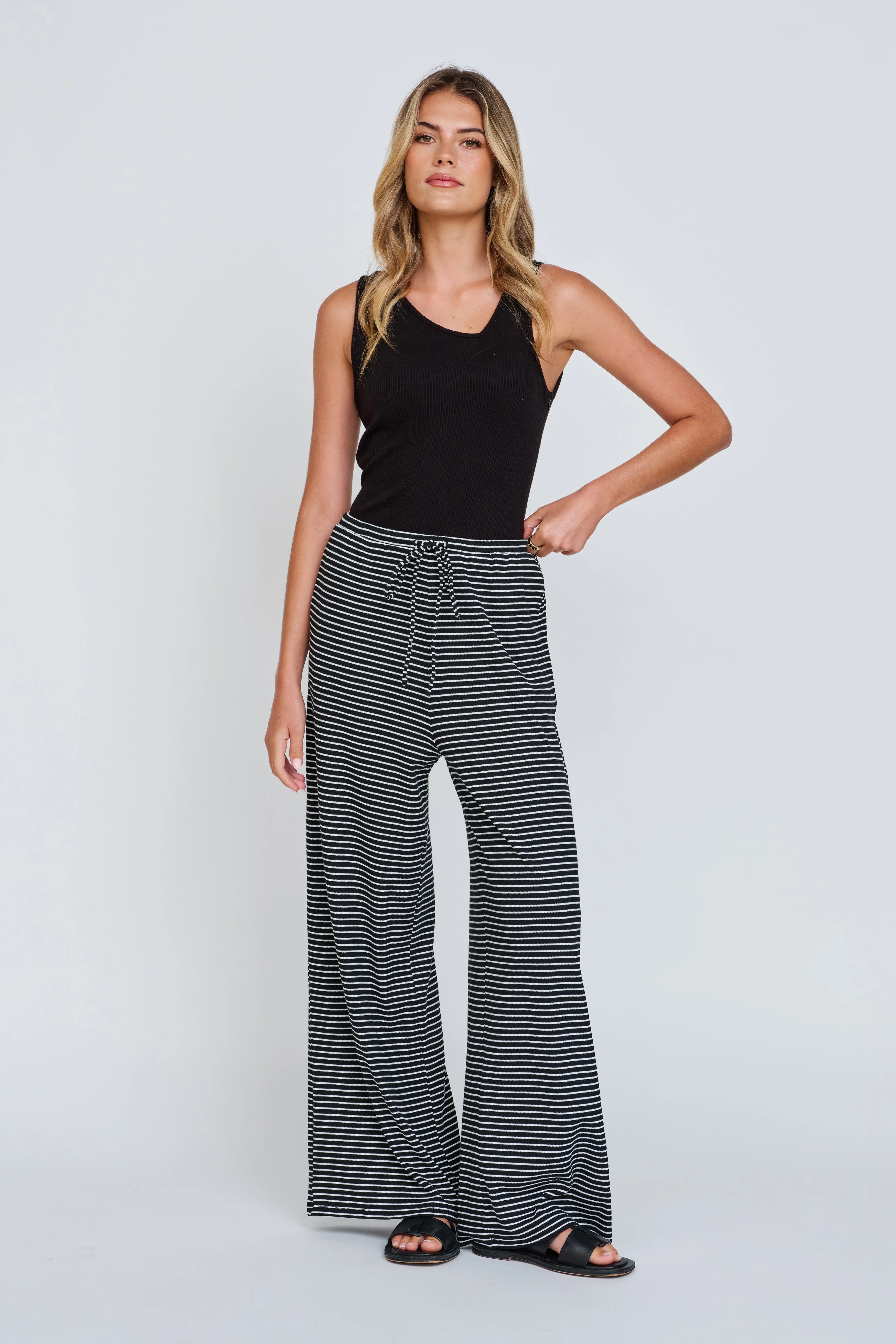 Inner lining Gentle Support Ivy 2.0 Stripe Wide Leg Pant - Black / White