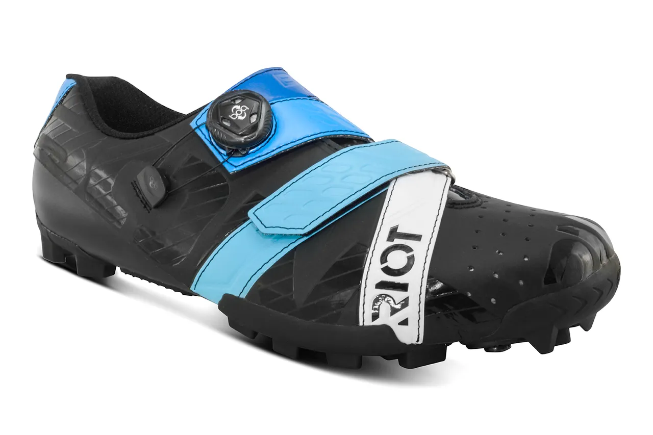 Riot MTB  Black/Blue group training