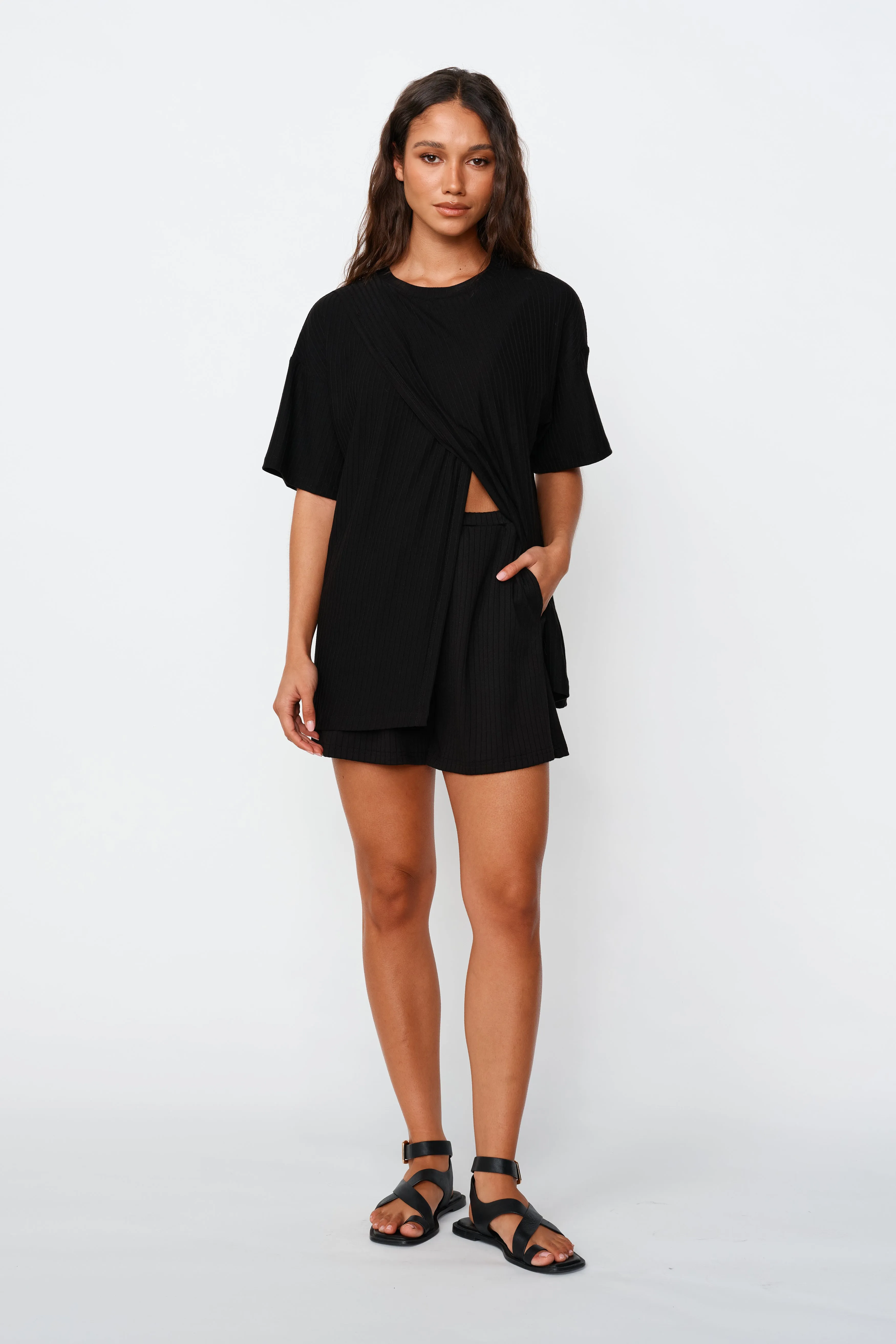 Ivy Ribbed Lounge Short - Black stylish mom