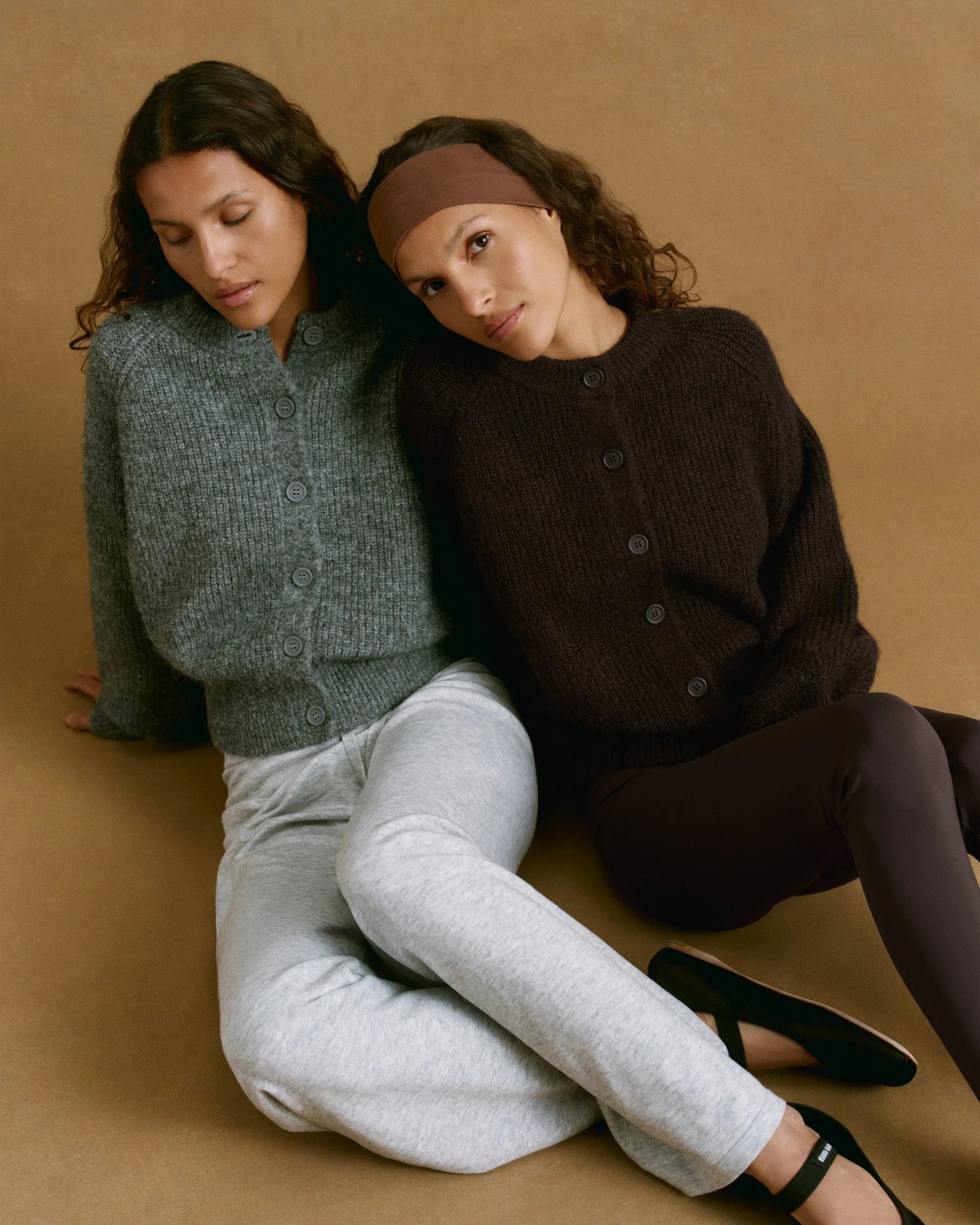 Hypoallergenic Fiber Blend HighElasticity Fabric Knit Button Up Cardigan - Dark Grey Melange