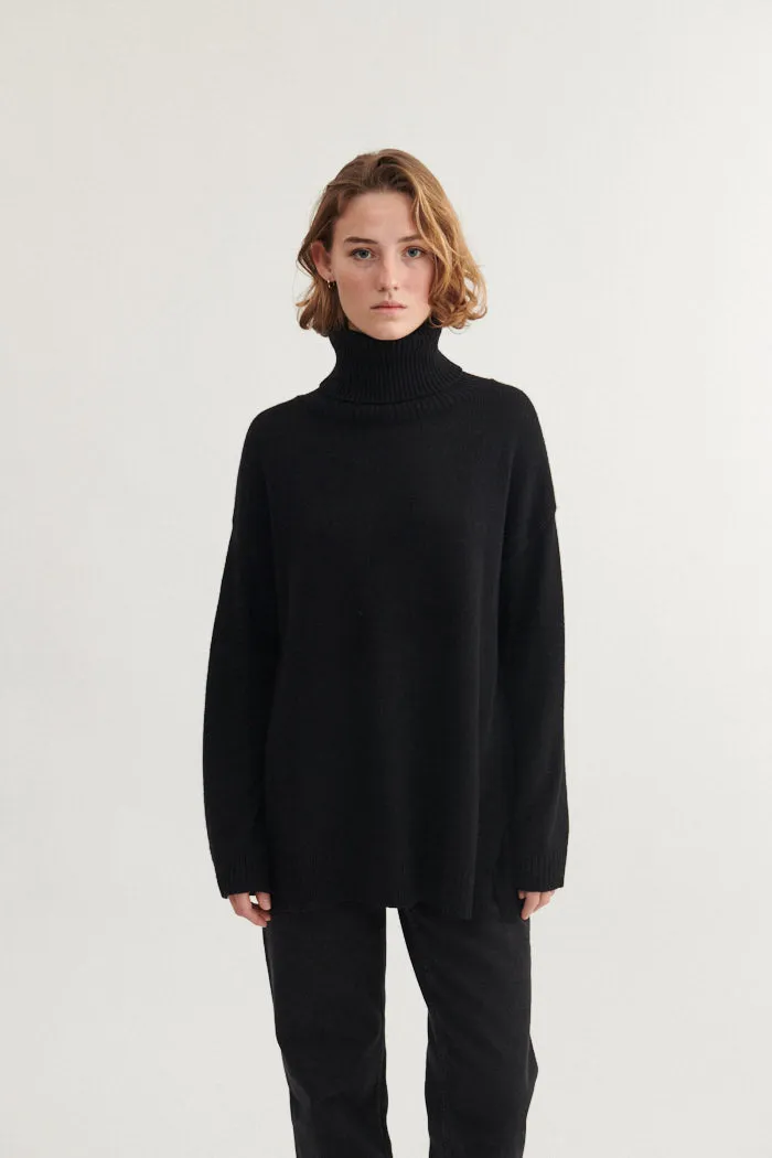Layered Knit Structure Under Cover Line T-Neck - Black