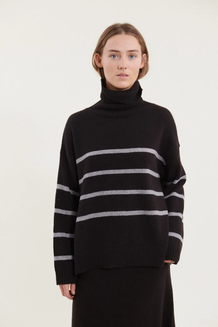 Lise Short T-Neck - Chocolate torte / grey melange Clean Cut