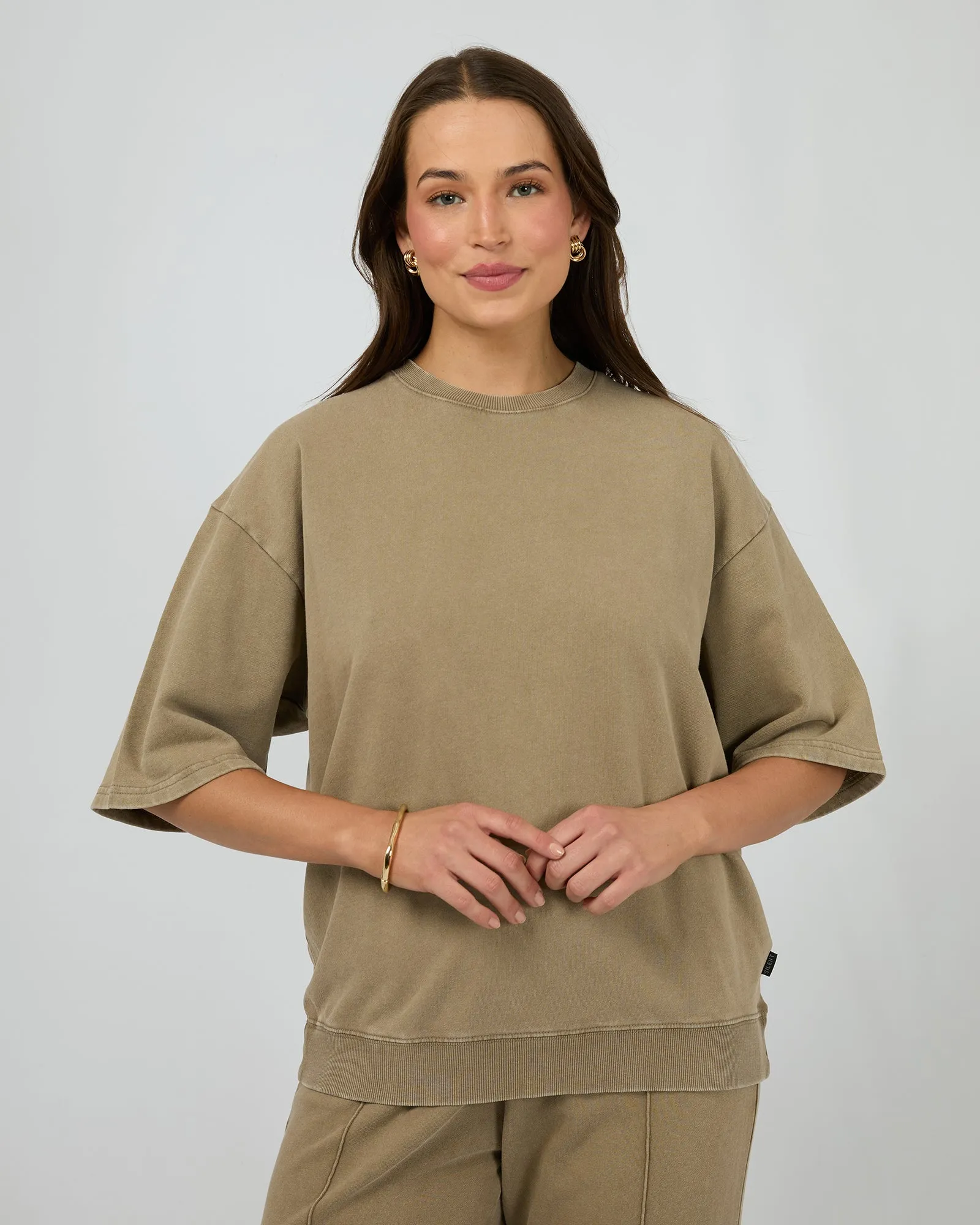 Simple Comfort Wear Side Vent Design Nara Fleece Tee Olive