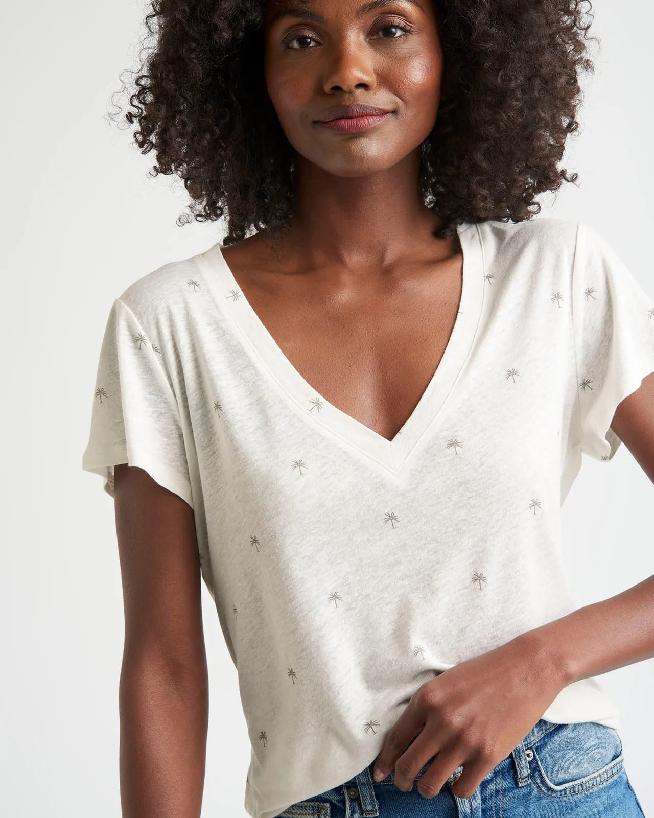 Polly V-Neck Tee Elegant Detail