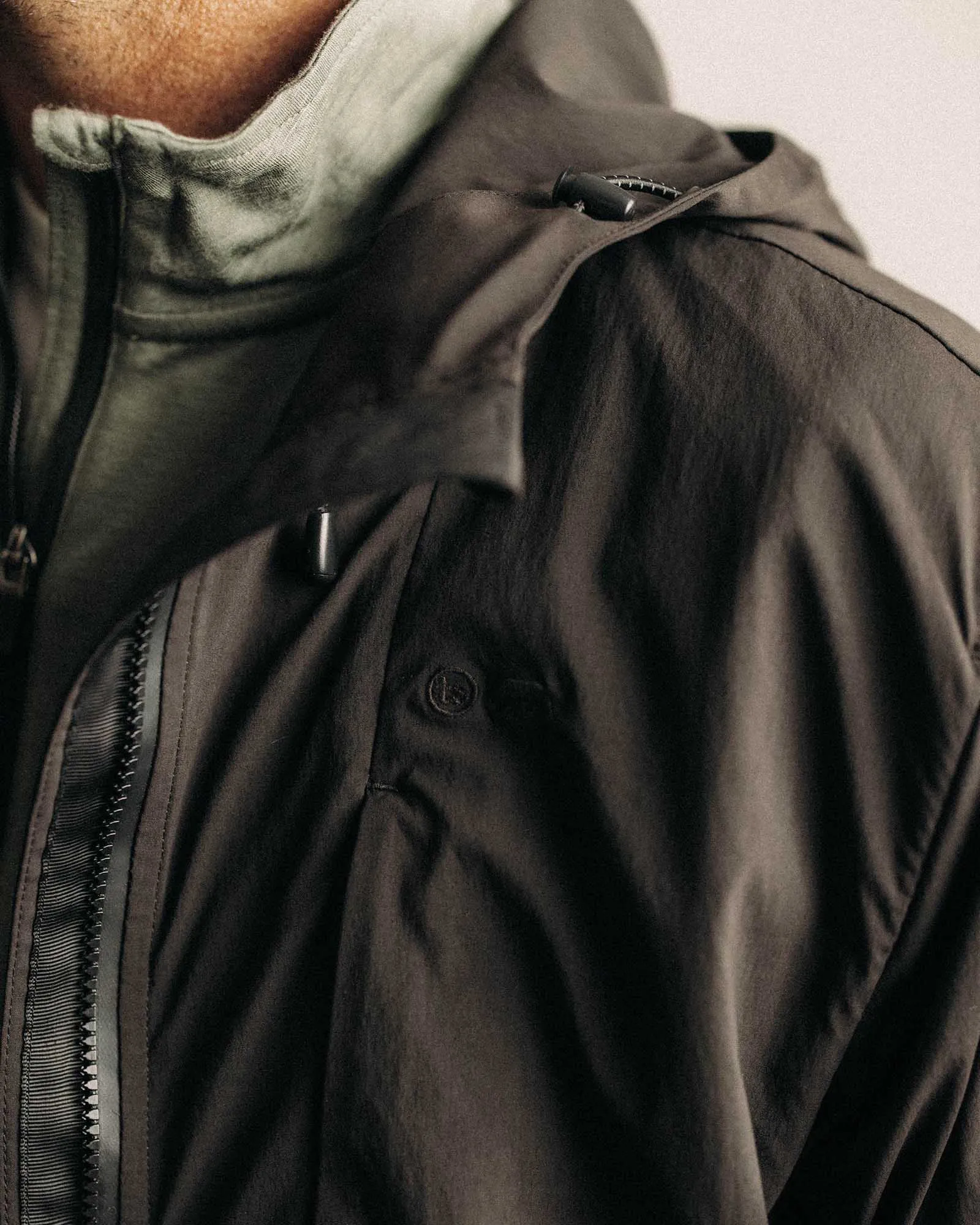 Snag Free Surface Effortless Look The Ridgeline Jacket in Coal