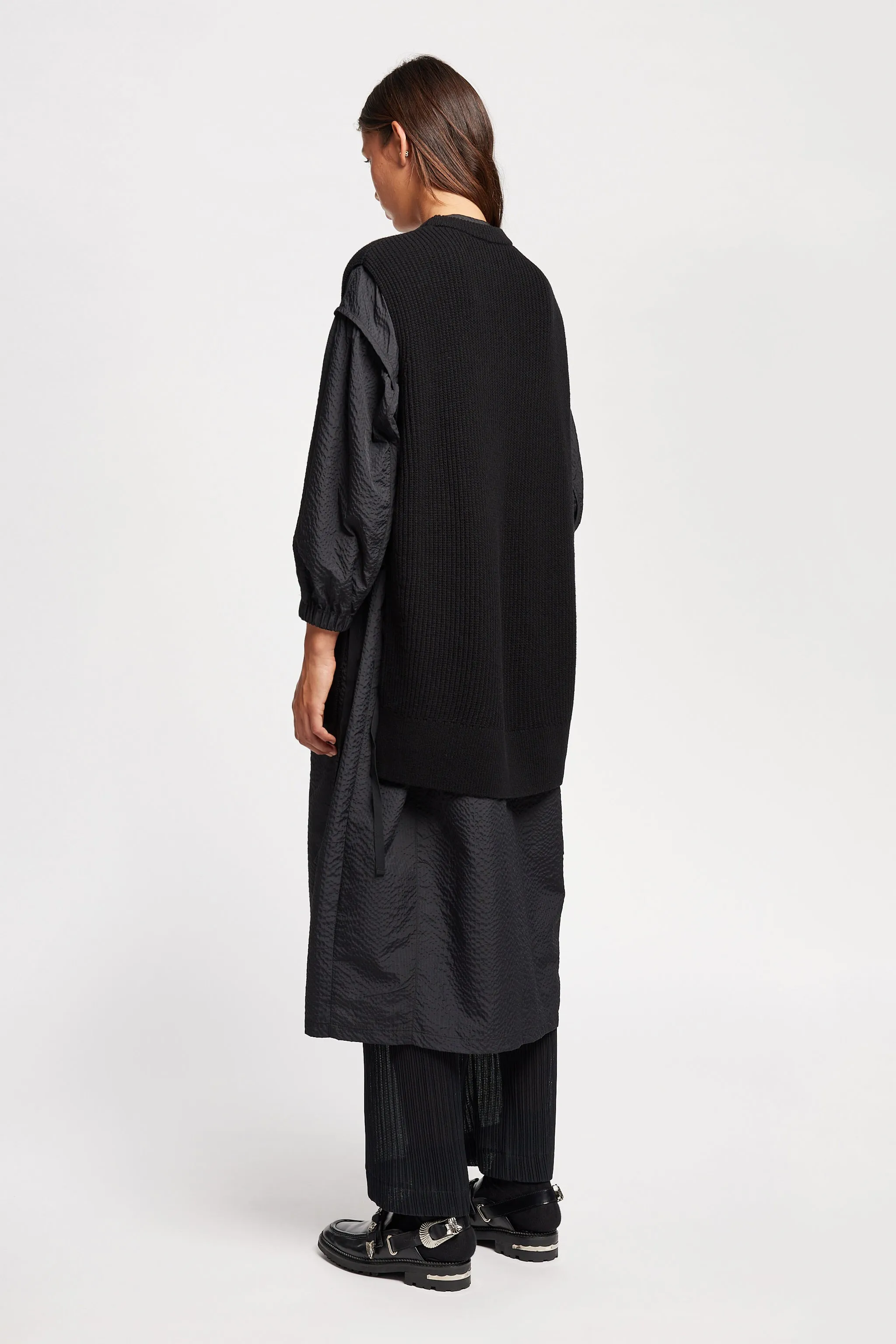 Shard Ribbed Vest Black Modern Texture Soft touch finish