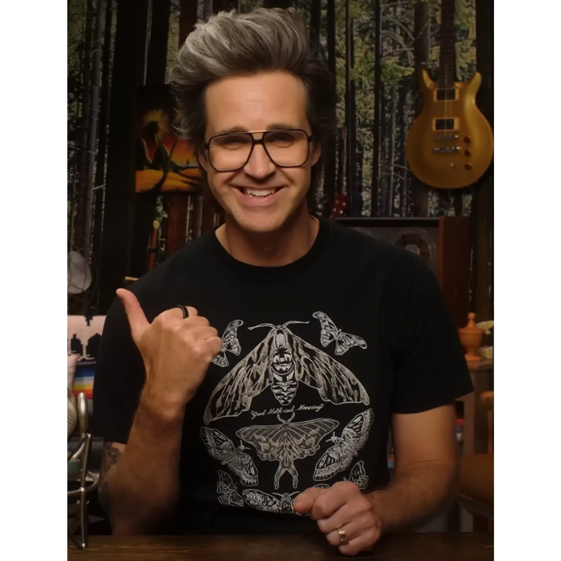 Minimalist purity Fur combination Good Moth-ical Morning Tee (Black)