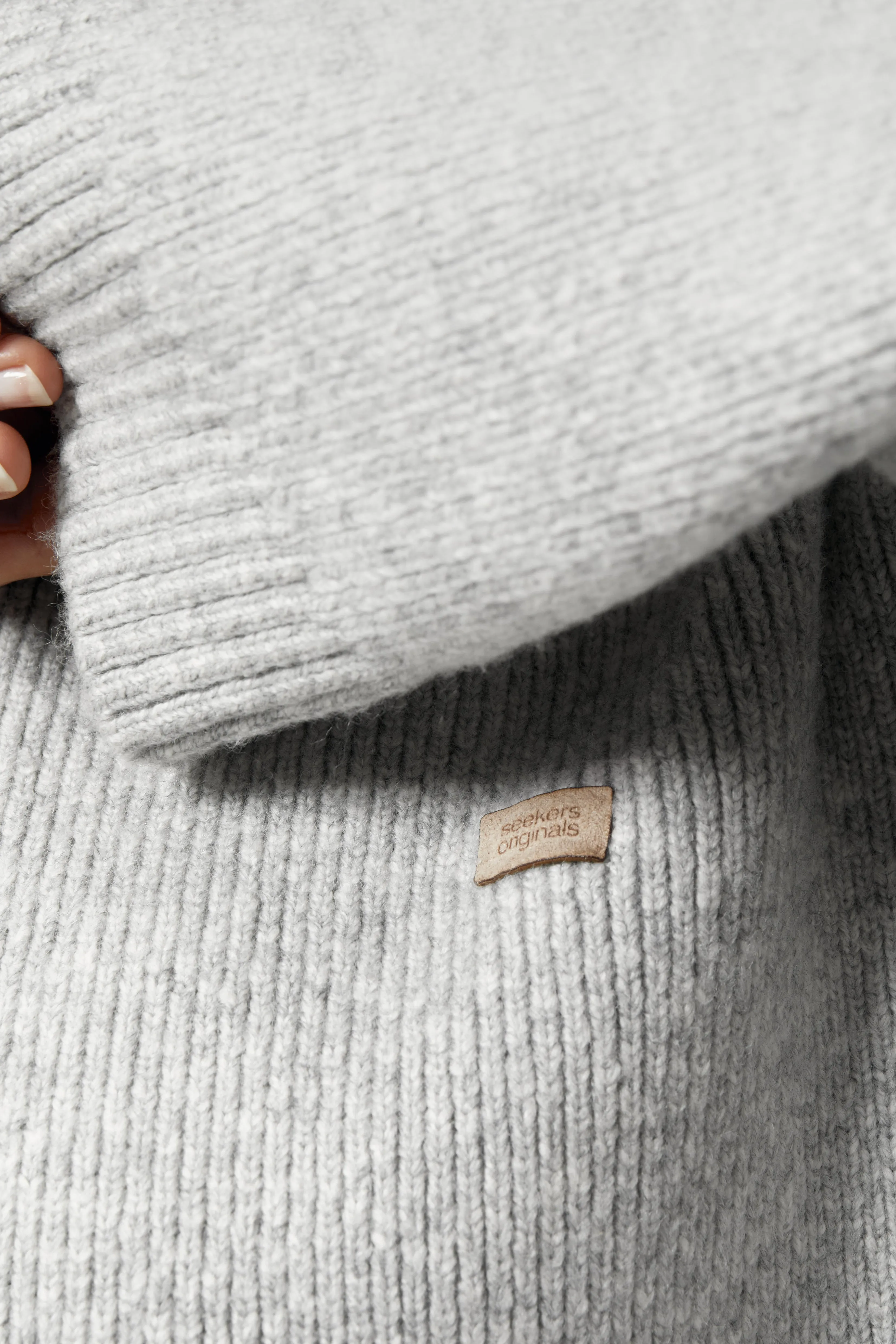 Sleek Fit Minimal Casual Style Originals Knit Zip Up in Light Grey