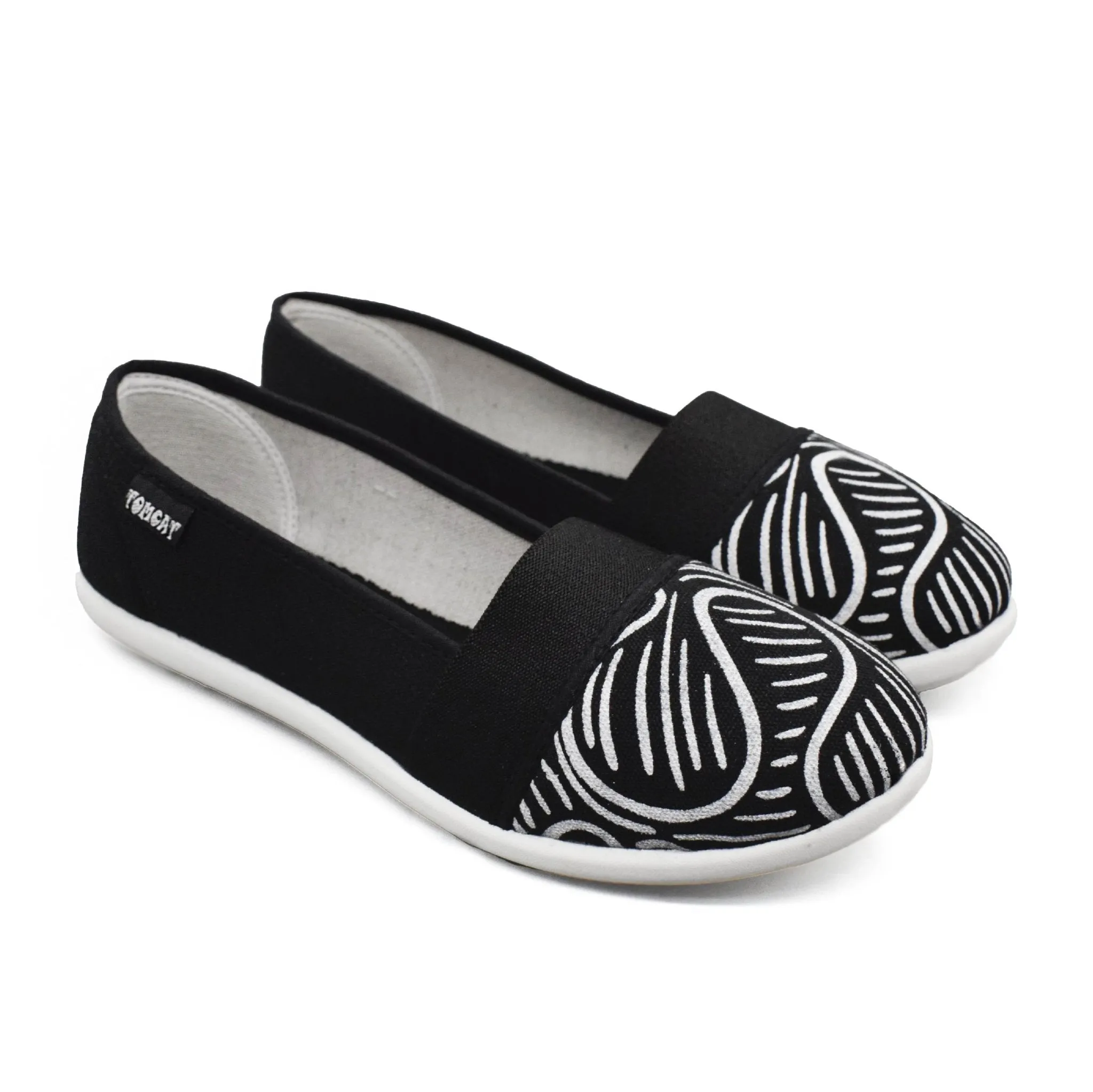 Tomcat Ivy Twist Canvas Shoes - Black Long Day Happy Steps